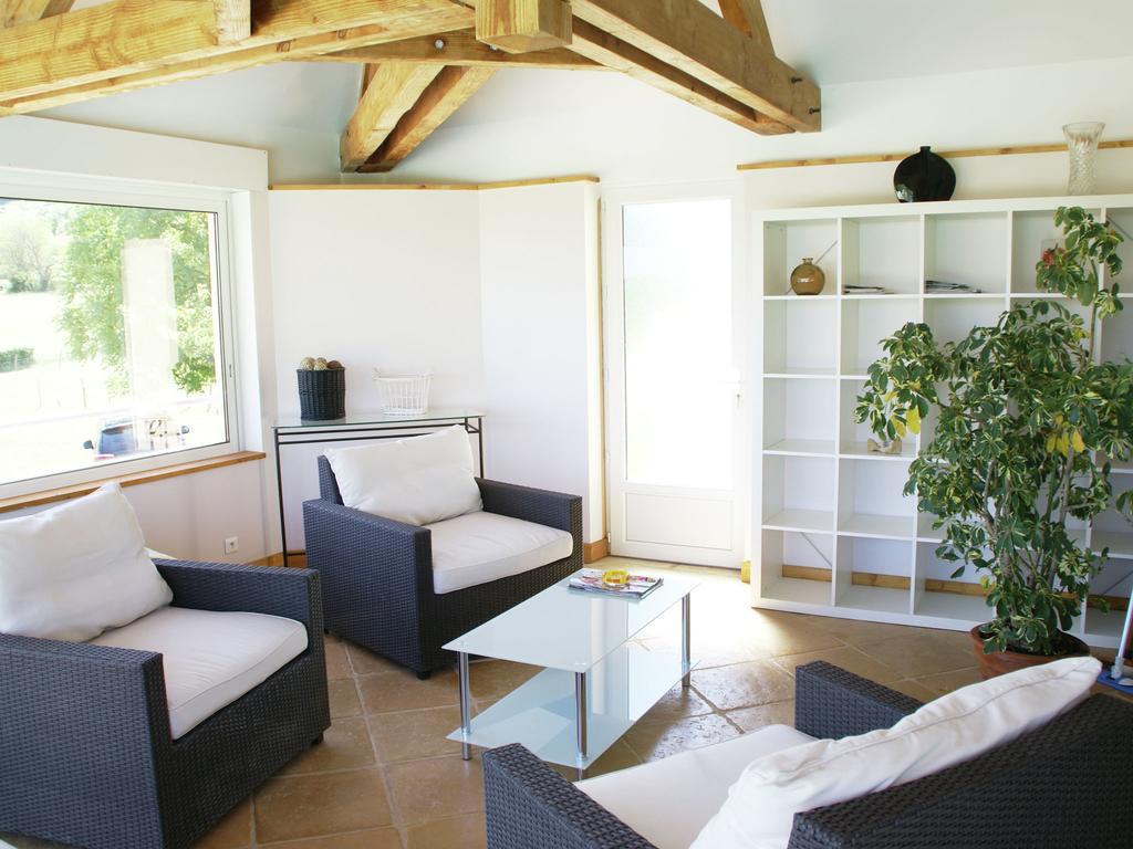 Modern Holiday Home With Private Pool 루브레삭 객실 사진