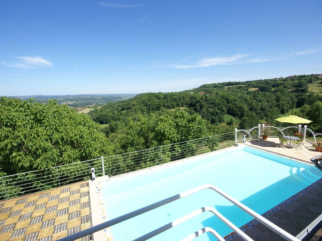 Modern Holiday Home With Private Pool 루브레삭 객실 사진