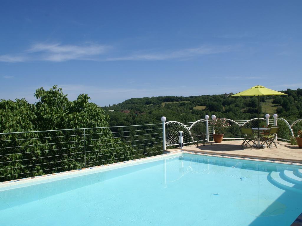 Modern Holiday Home With Private Pool 루브레삭 객실 사진