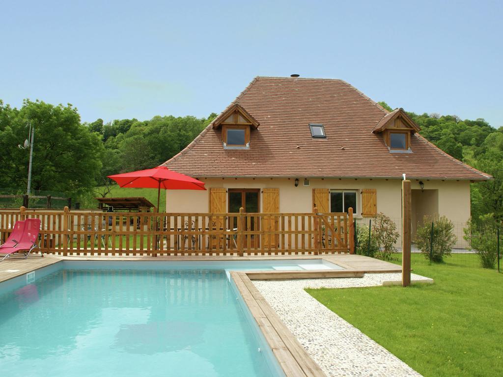 Modern Holiday Home With Private Pool 루브레삭 외부 사진